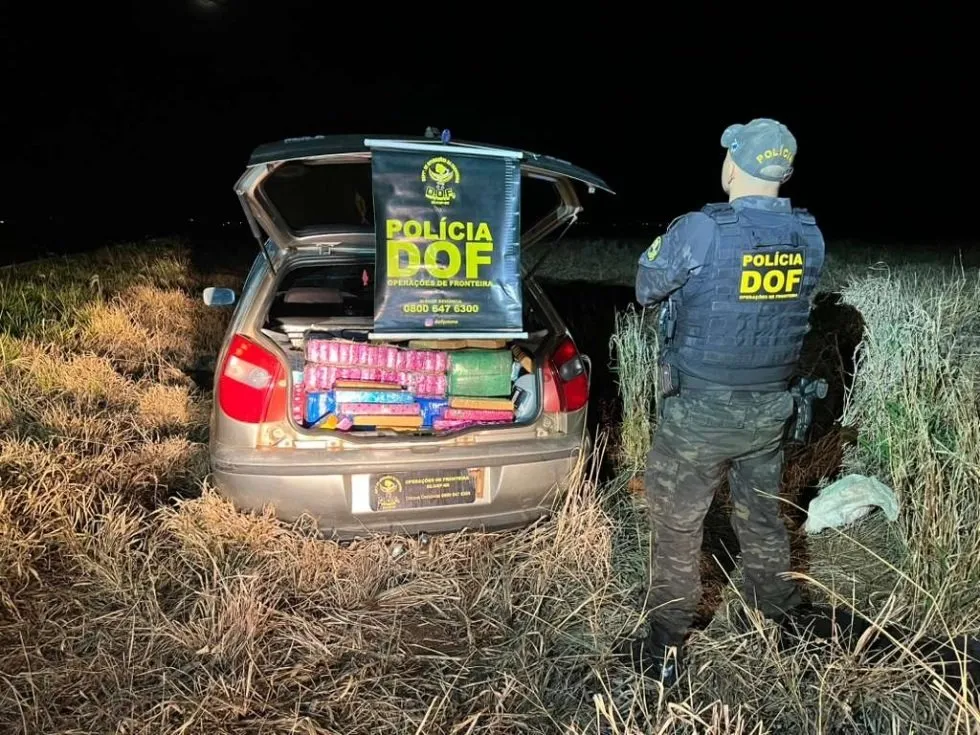 Polícia apreende mais de 380 quilos de drogas em carro furtado recuperado em Amambai