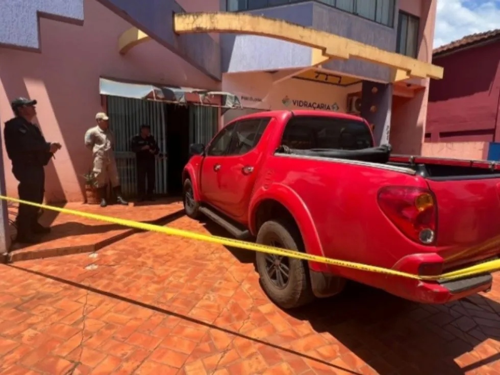 Rio Brilhante: Homem é morto a facadas dentro de escritório no centro