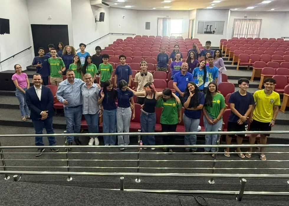 IVINHEMA: Alunos de Escola Estadual visitam Câmara Municipal