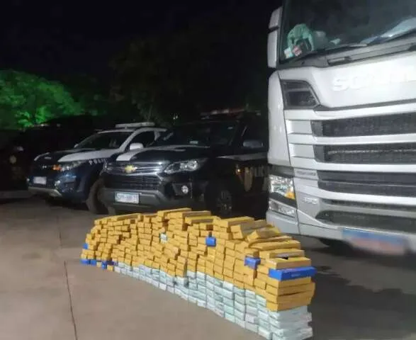 Carreta carregada de maconha é interceptada em operação em MS