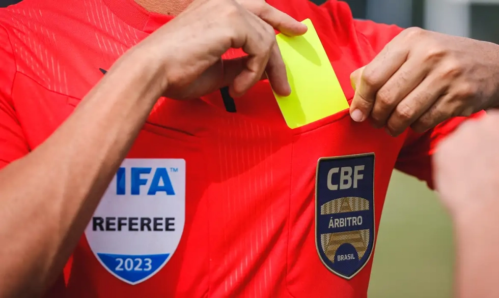 CBF lança programa de profissionalização dos árbitros de futebol