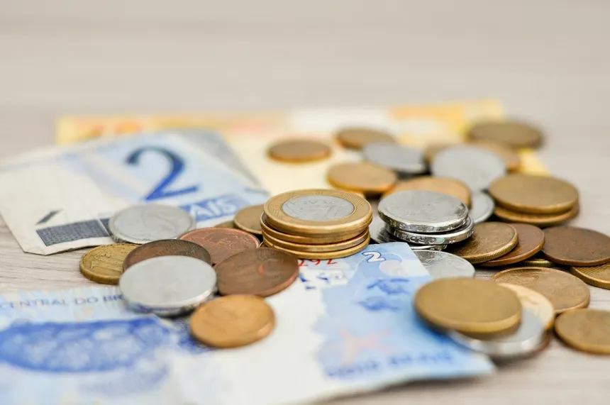 Cotação do Dólar: Dólar recua mais de 1% e real é a moeda com maior desempenho no mundo