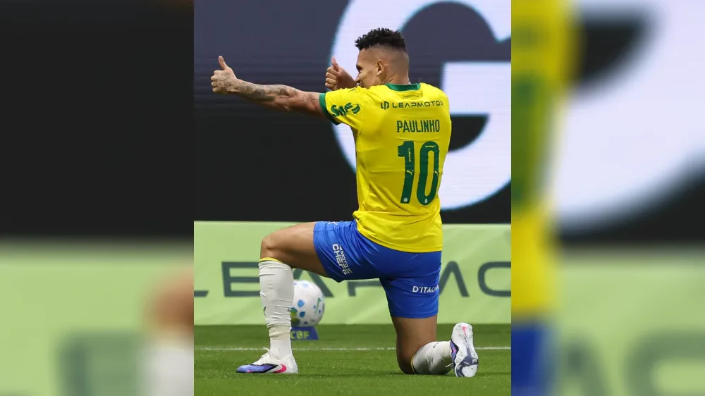 Com um a menos, Palmeiras vence a Chapecoense em partida com final eletrizante