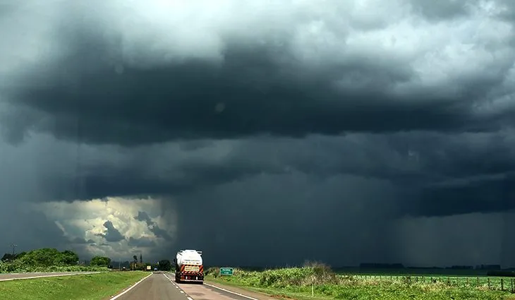 Tempestades Colocam 11 Cidades de MS em Alerta