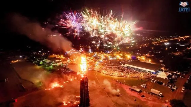Jateí dá início à construção da maior fogueira do Brasil para festa de junho