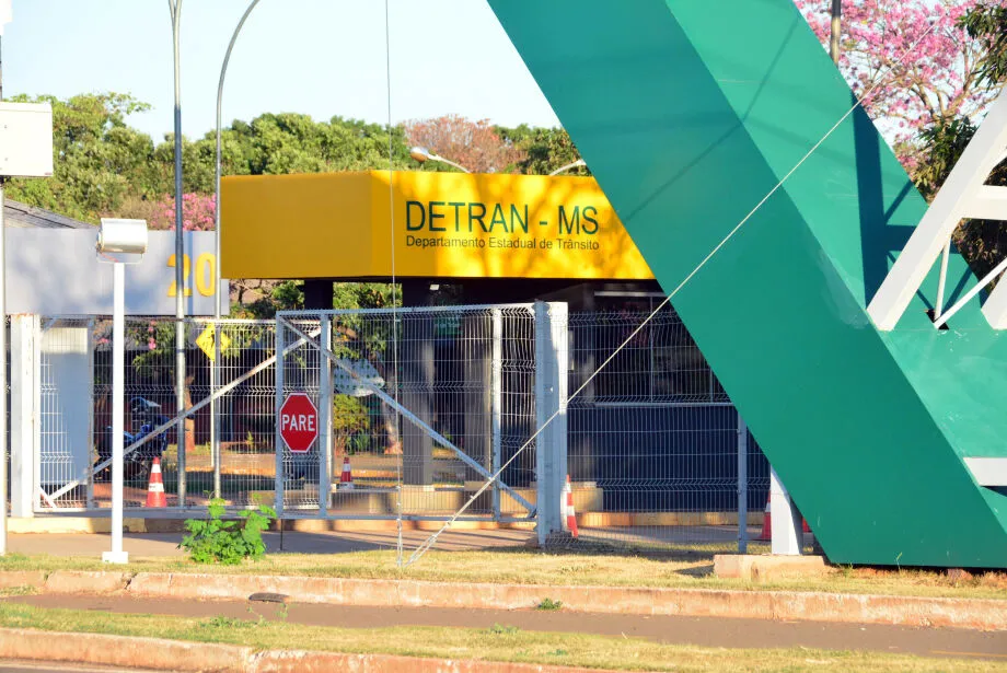 Decisão de extinguir vistoria veicular gera críticas entre servidores do Detran