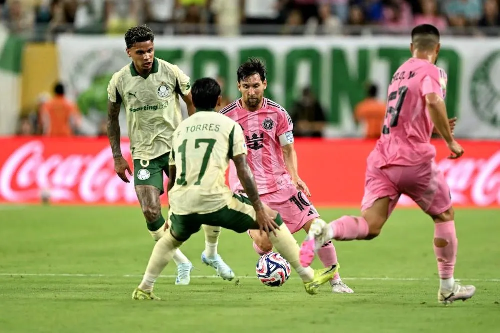 Palmeiras busca empate heroico e garante liderança no Grupo A