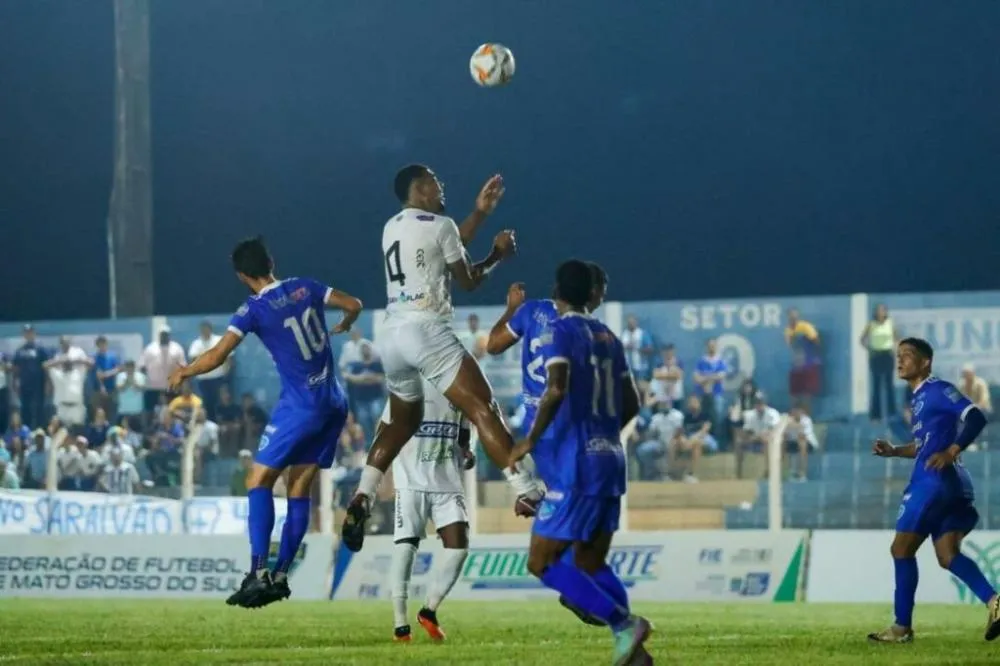 FUTEBOL: Operário vence no fim e larga na frente contra o Ivinhema 