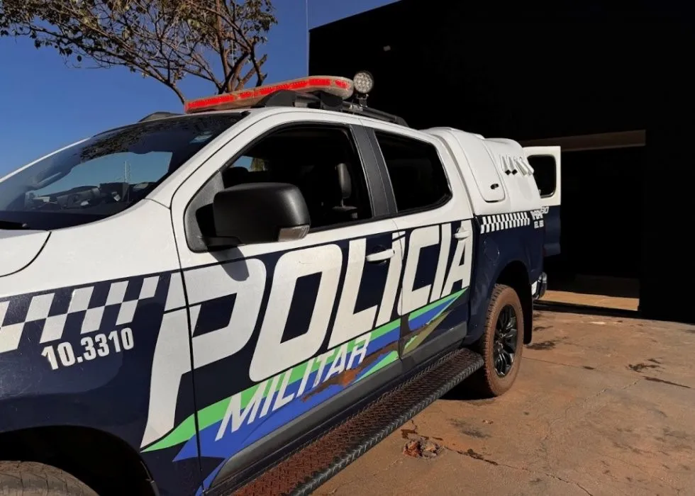 Mulher foge após ser atacada com choque e ameaçada com foice em Angélica