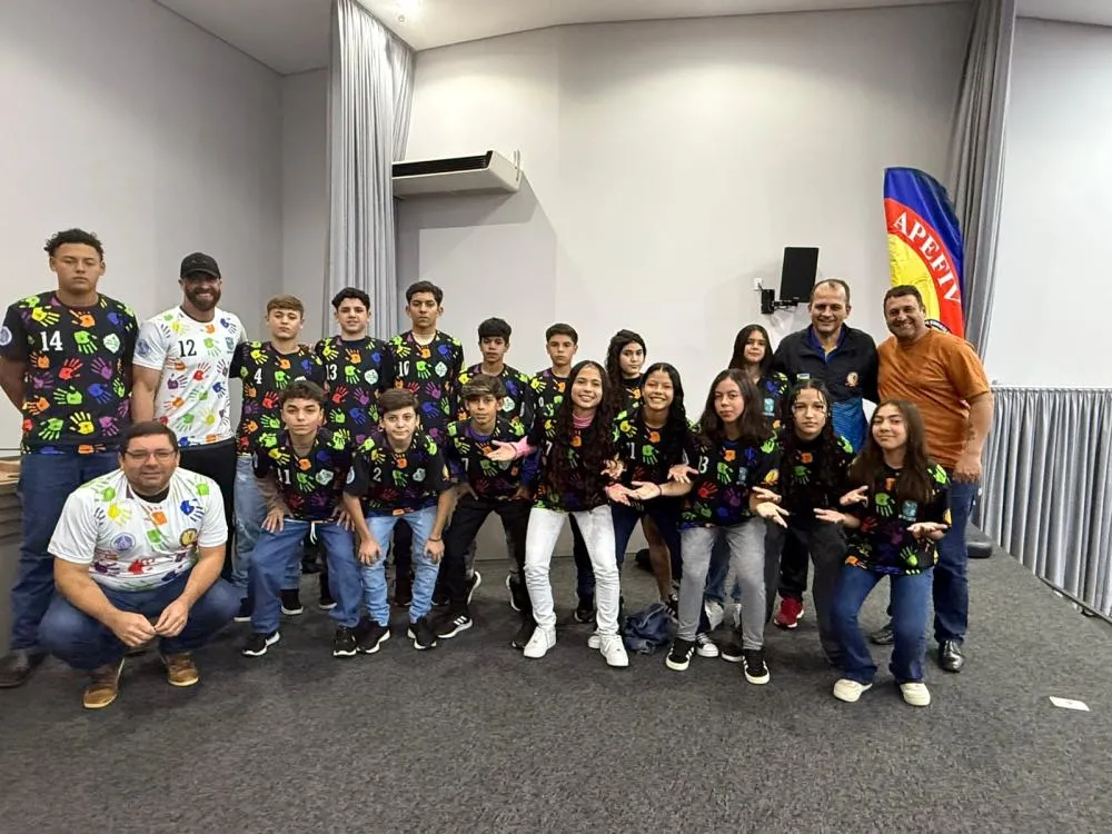APEFIV realiza cerimônia de entrega de uniformes com símbolo do Autismo e reforça compromisso com a inclusão