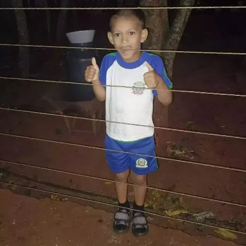 Criança morre ao ser picada por escorpião que estava dentro do calçado
