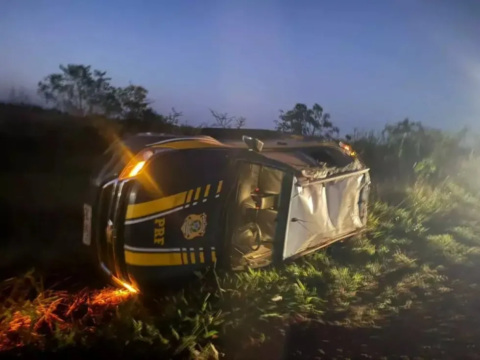 PRF sofre acidente em perseguição policial em rodovia