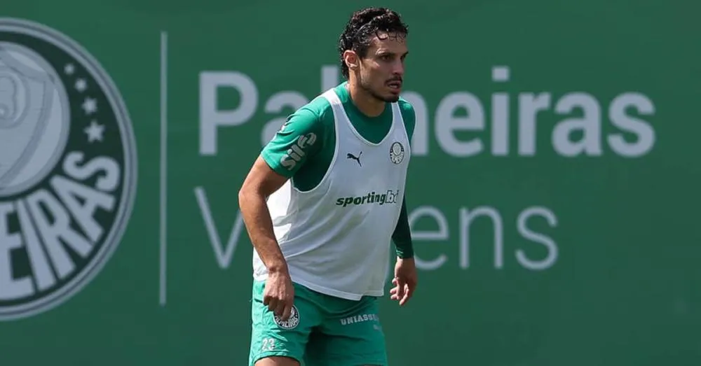 Mesmo em temporada instável, Raphael Veiga lidera estatística ofensiva pelo Palmeiras