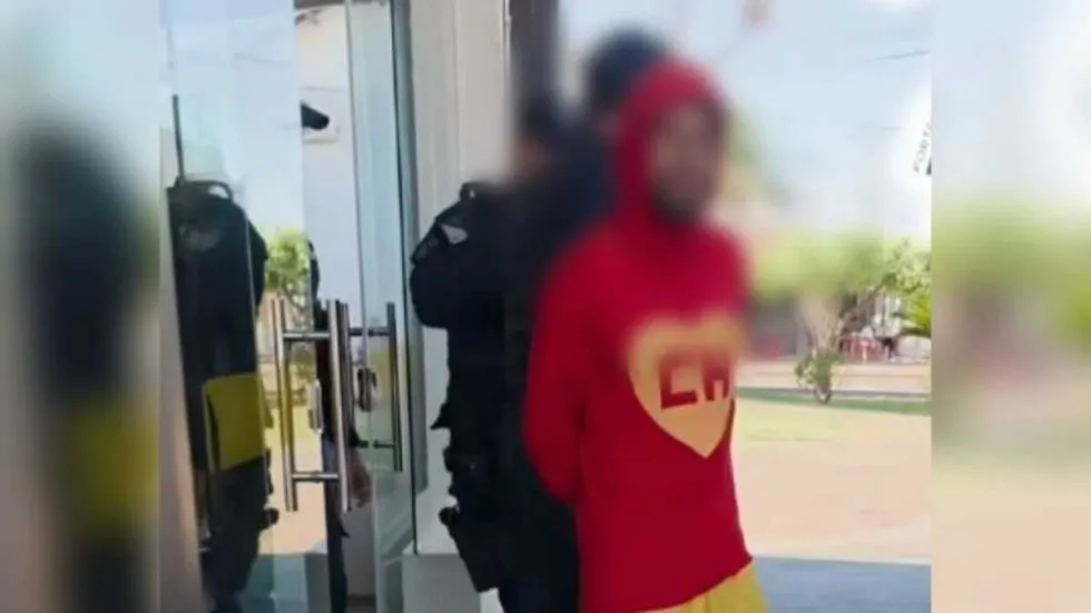 Chapolin Colorado é preso em Água Clara acusado de estupro de vulneráve