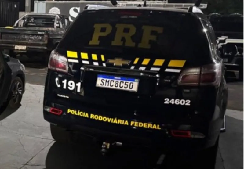 PRF prende motorista em Bataguassu com 106 kg de drogas e armas